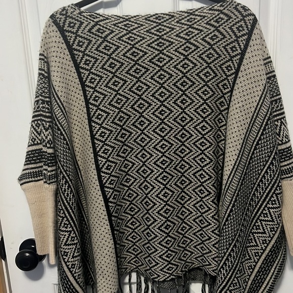 3/$20 lovely girl sweater - Picture 4 of 4